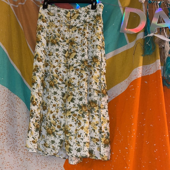 Large Vintage Marla Kim floral button down skirt - Picture 2 of 4